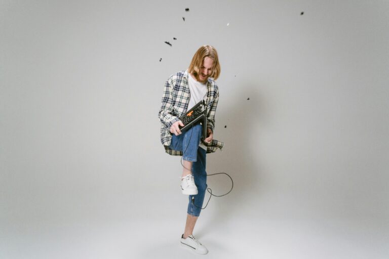 Digital Detox: How Disconnecting Periodically Boosts Mental Health & Creativity
