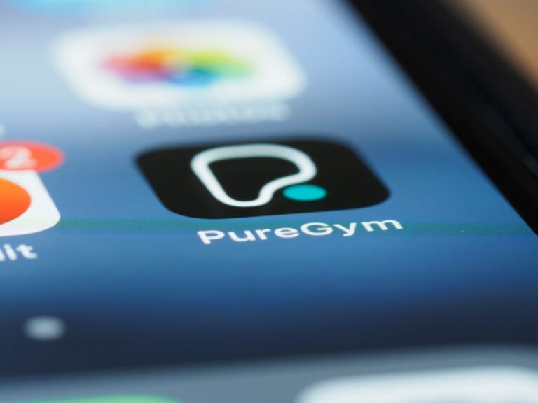 Personal Trainers in Your Pocket: How AI-Powered Fitness Apps Transform Home Workouts